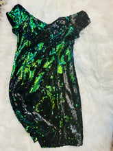 Load image into Gallery viewer, Guess Holiday Dress
