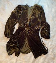 Load image into Gallery viewer, Gianni Bini Leighton Velvet Wrap Dress In Hunter Green
